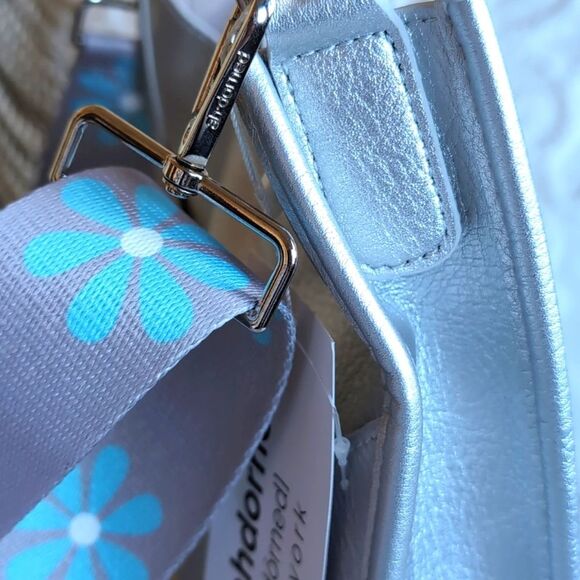 AhDorned🩶 Silver Vegan Leather Small Messenger Crossbody Bag NWT - Picture 2 of 11
